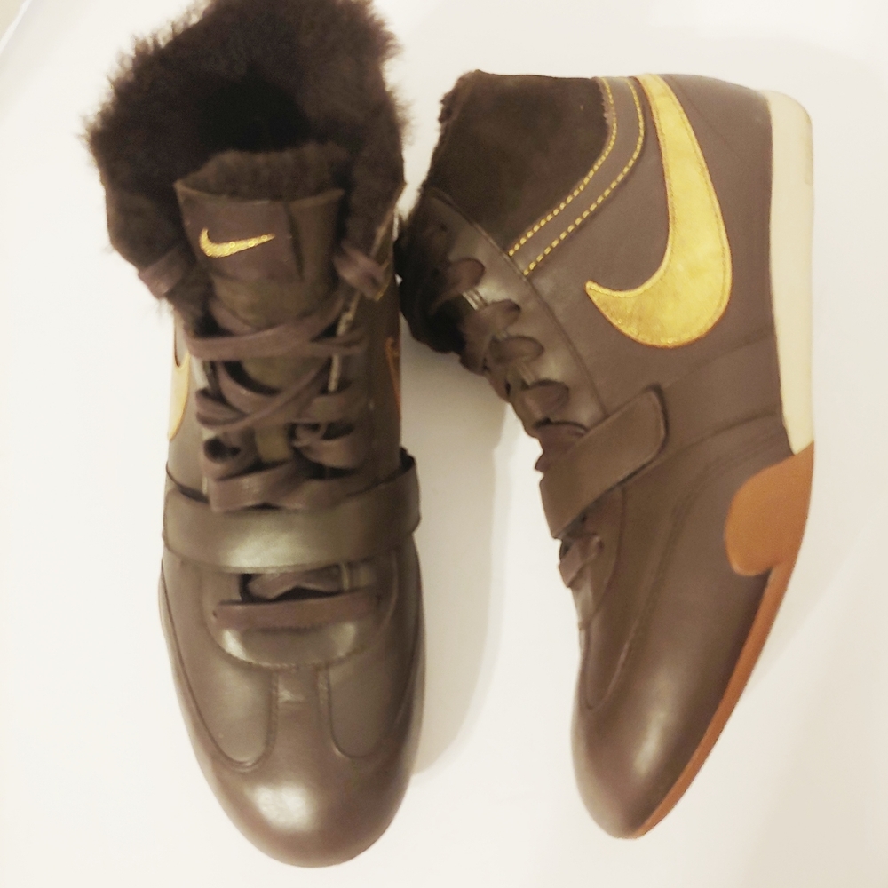 Nike "Sprint Sister" Faux Fur Lined Shoes